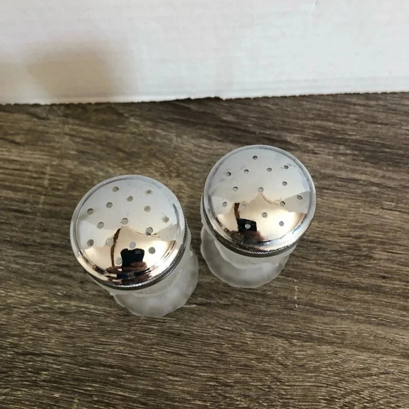 Vtg Three Faces Salt and Pepper Shakers - Picture 3 of 8
